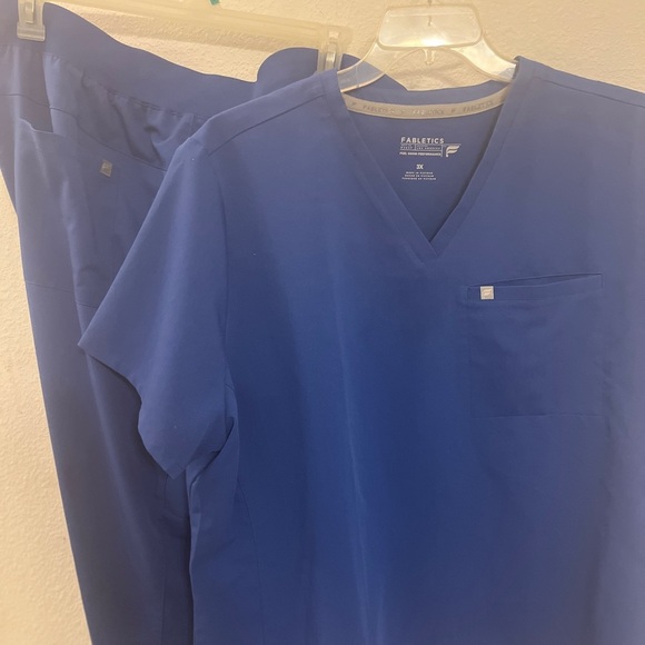 Fabletics Scrub Set Royal Blue Size 3X | Medical Uniform Top & Bottoms - Picture 1 of 13